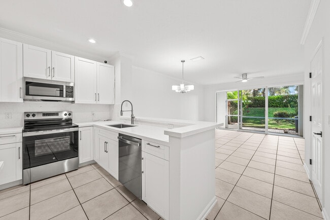 Building Photo - 8024 Briantea Dr