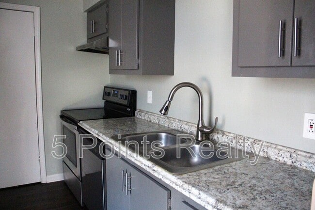 Primary Photo - 308 Prince Ave