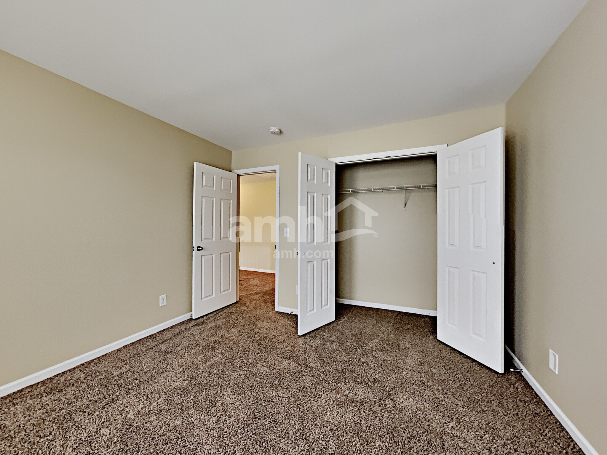 Building Photo - 1048 Oakhall Dr