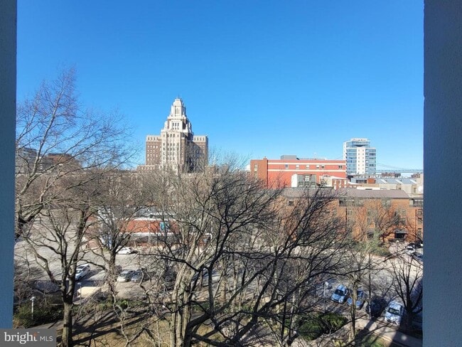 Building Photo - 200 Locust St