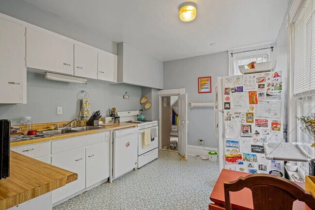 Building Photo - 514 Crescent St NE