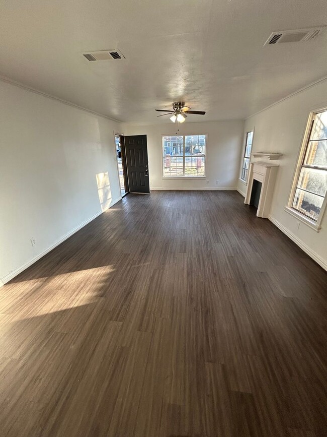 Building Photo - Upgrade your living arrangements