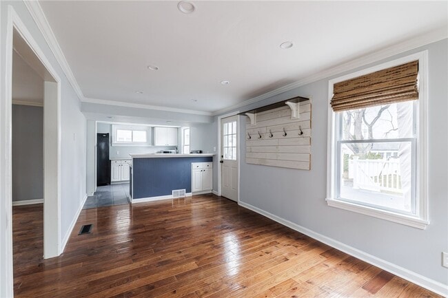 Building Photo - 7 Beardsley St