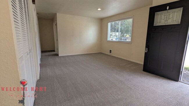 Building Photo - 910 Gregory Way SE