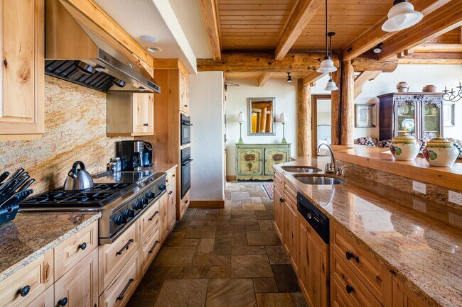 Building Photo - 66 Mountain Loop Rd