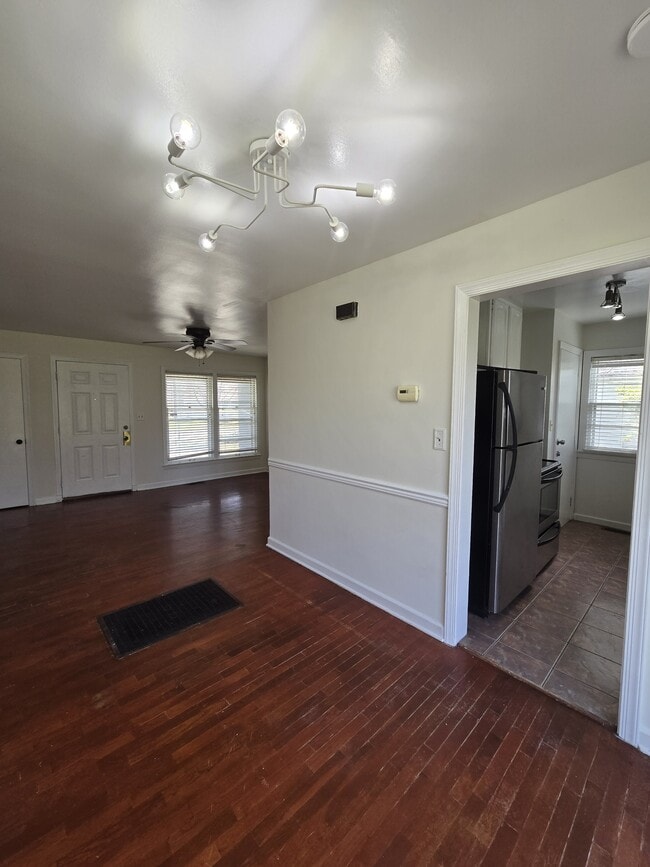 Building Photo - 2248 E Aloma St