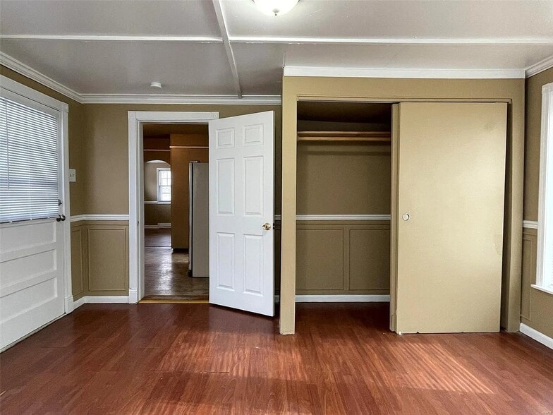 Building Photo - 21 S Schlueter Ave