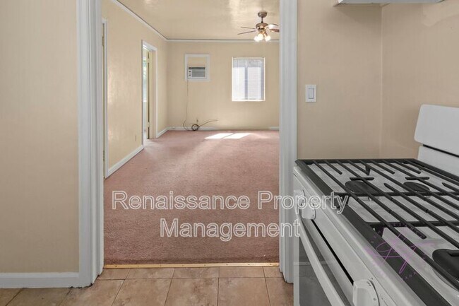 Building Photo - 1026 Windeler Ave
