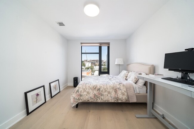 Building Photo - 338 Newark Ave