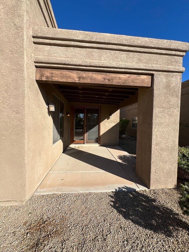 Building Photo - 3 BEDROOM IN LA QUINTA!