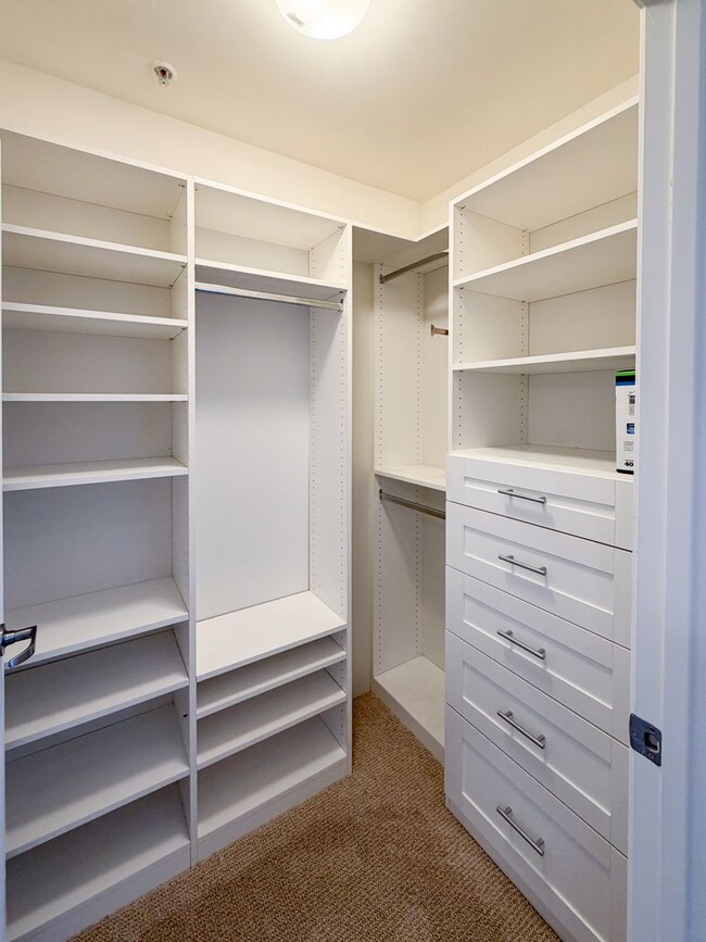 Building Photo - Beautiful Penthouse - 2bd 2 ba