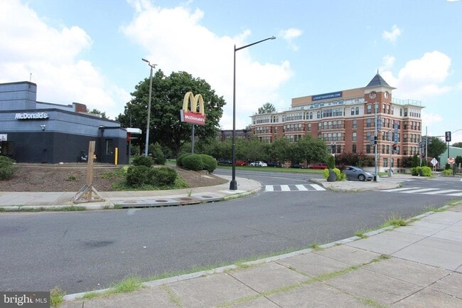Building Photo - 1535 K St SE