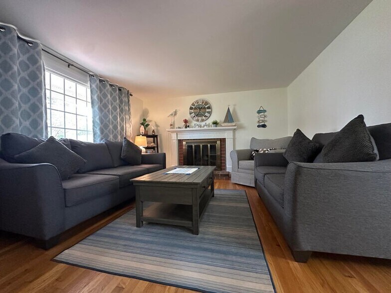 Building Photo - 45 Bernard St