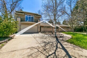 Building Photo - Spacious Home with Fenced Yard and Washer/Dryer