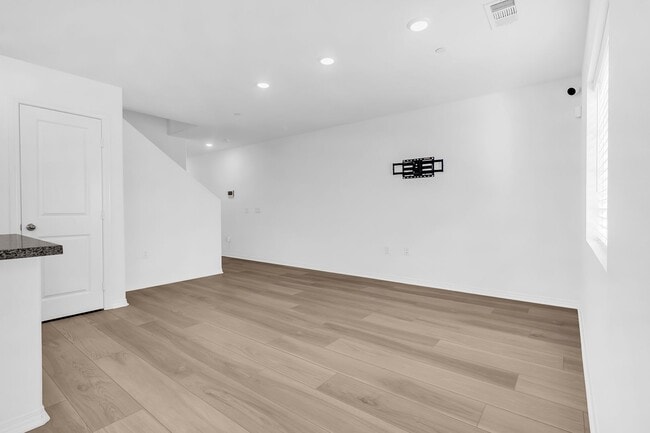 Building Photo - 19132 Ash Grv St