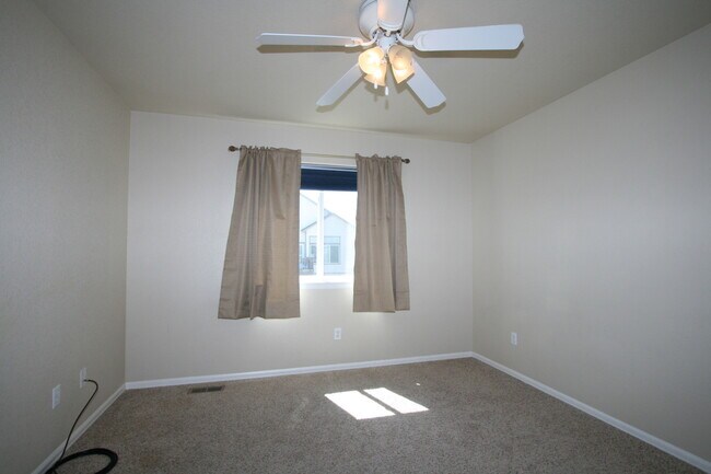 Building Photo - 3 Bedroom Home in Painted Sky!