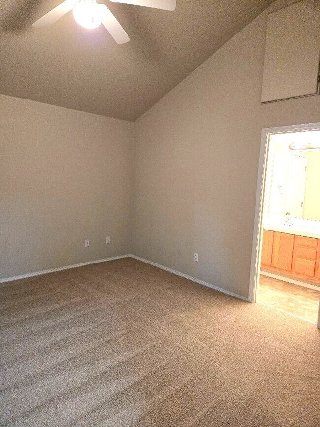 Building Photo - All Brand New flooring- 3 br 2.5 bth - Walking Trails & Park close by... easy access to Portland,...