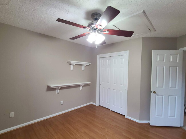 Building Photo - 3 BR Condo w/ Garage in Kiln Creek