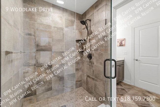 Building Photo - 9 Woodlake Dr