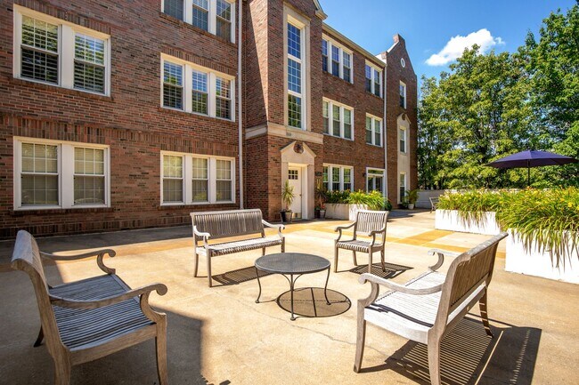Building Photo - Beautiful Clayton Condo
