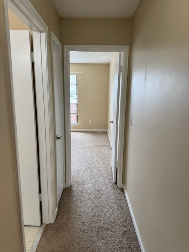 Building Photo - Home For Rent