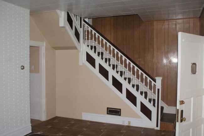 Building Photo - Price Reduction 3 bedroom  2 bath Historic Home in Jennings