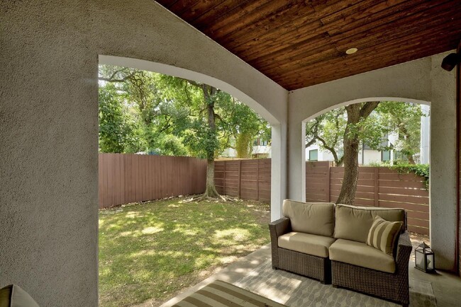 Building Photo - 2111 Melridge Pl