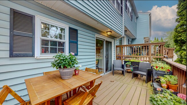 Building Photo - Beautiful 2 Bedroom Multi Level Condo