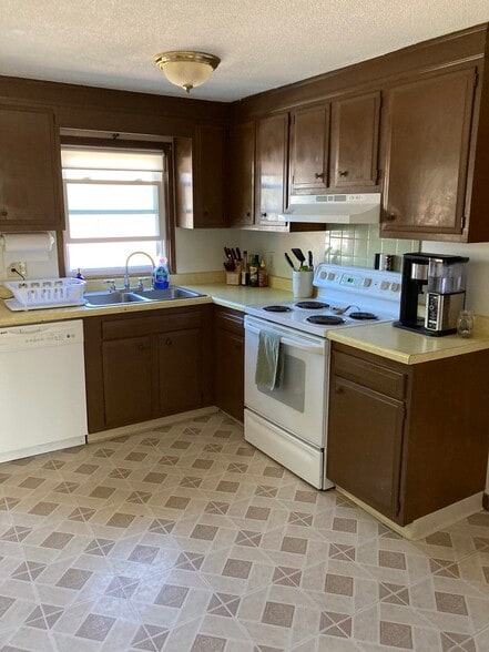 Building Photo - 180 South St