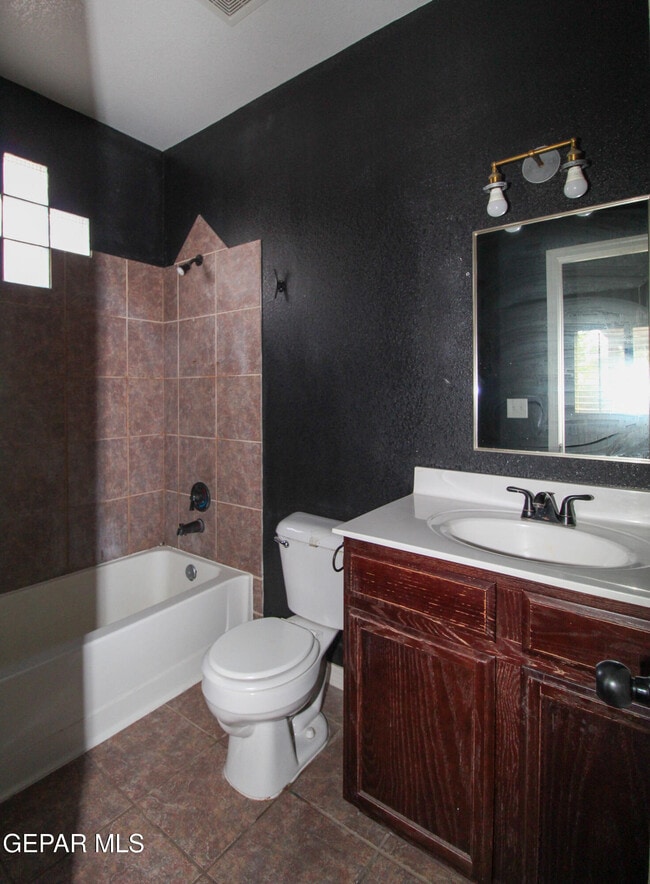 Building Photo - 2209 Honour Point Pl