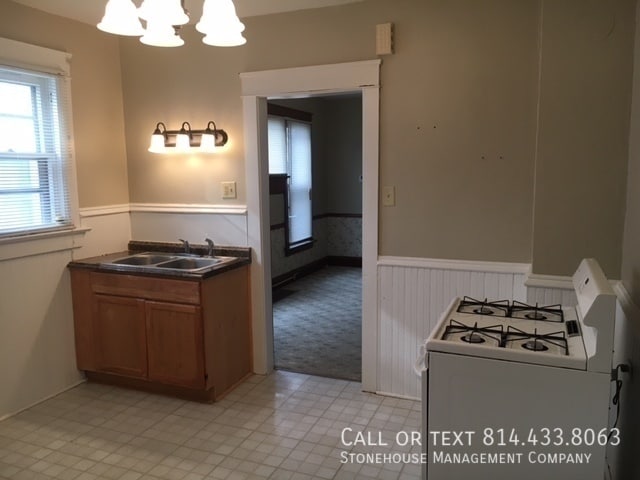 Building Photo - 3603 Maple St