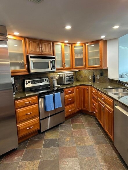 Building Photo - 625 NW North River Dr