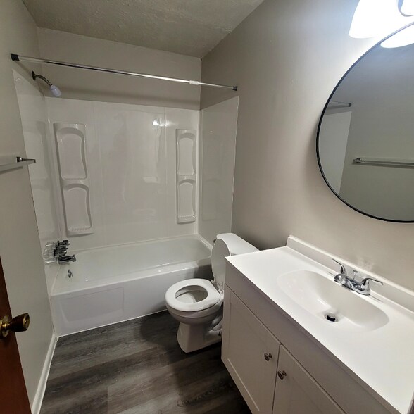 Building Photo - 1804 Woodlawn Ave NW