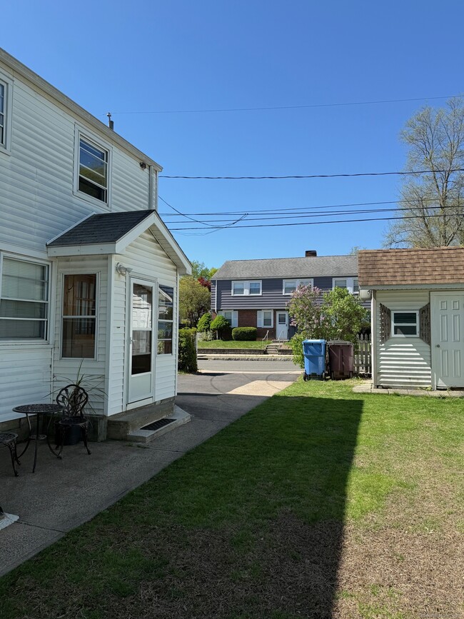 Building Photo - 17 New Hampshire Dr