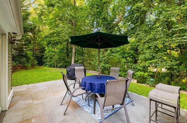 Building Photo - 412 Main St