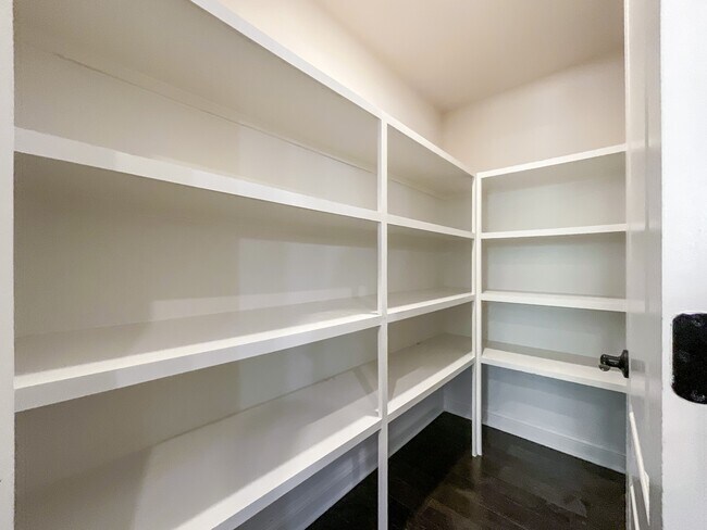 Building Photo - 214 Smithfield Dr