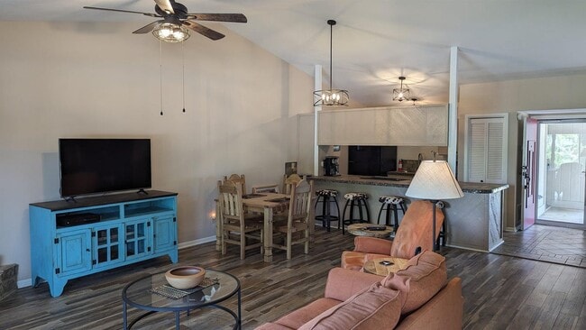 Building Photo - 100 Bay Point Dr