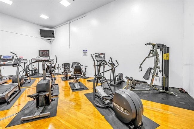 Building Photo - 1400 Gandy Blvd N