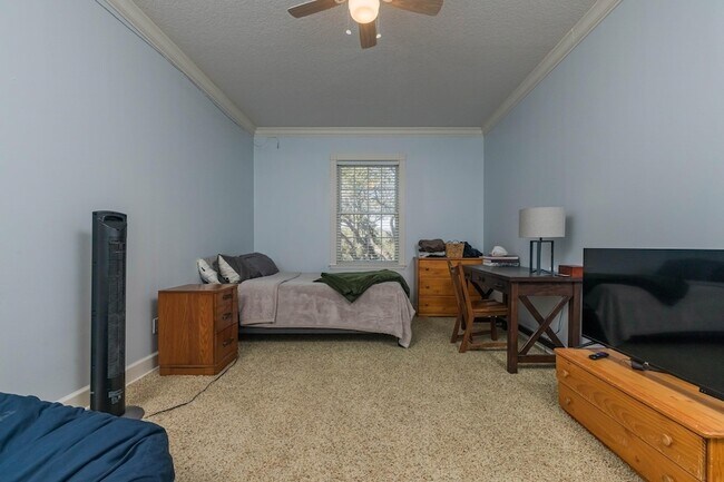 Building Photo - 313 S Forest Dune Dr