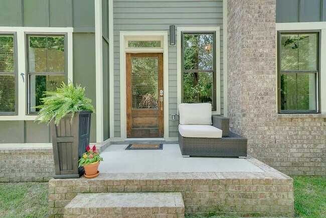 Building Photo - Spacious 3BR Condo in Nashville