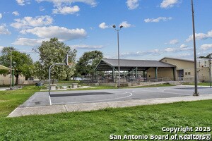 Building Photo - 1303 Lombrano St