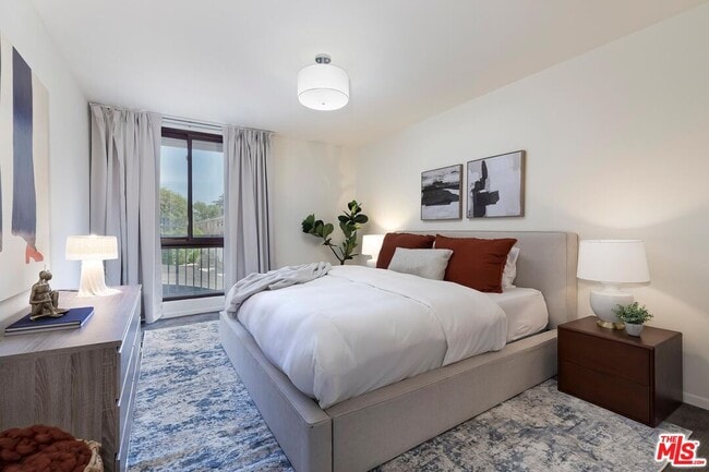 Building Photo - 1351 N Crescent Heights Blvd