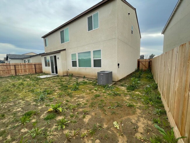 Building Photo - Spacious Modern Family Home in Prime Fresno Location!