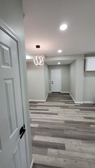 Building Photo - 1351 E Mound St