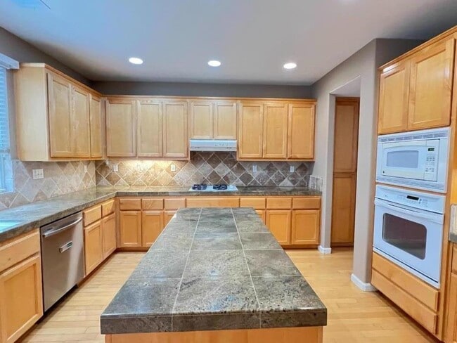 Building Photo - 2827 Canwick Ln