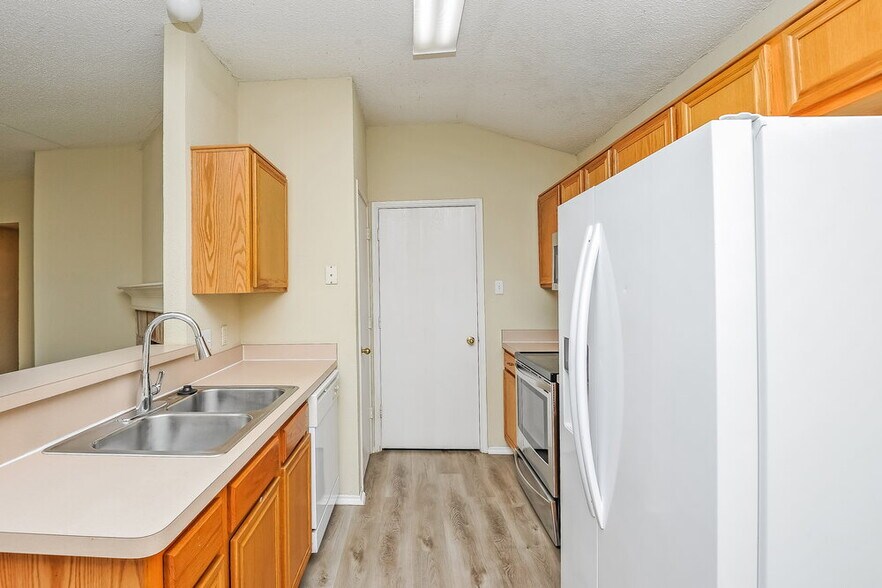 Building Photo - 6366 Twilight Cir
