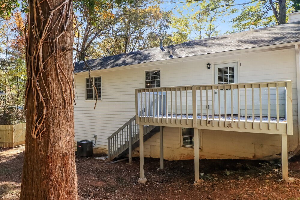 Building Photo - 222 Cove Rd