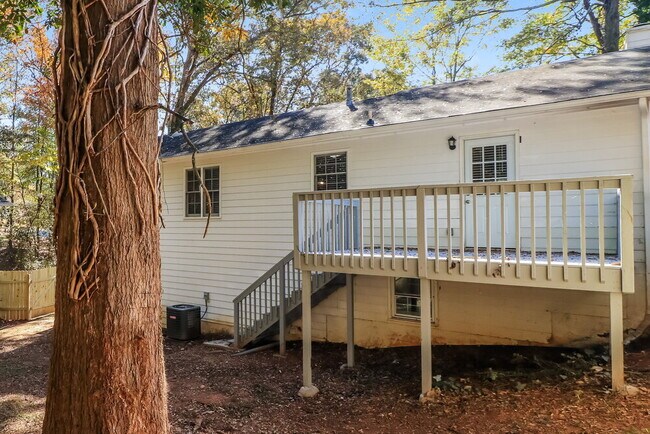 Building Photo - 222 Cove Rd