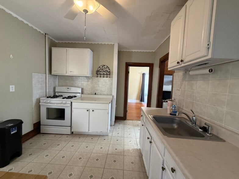 Building Photo - 53 Litchfield St