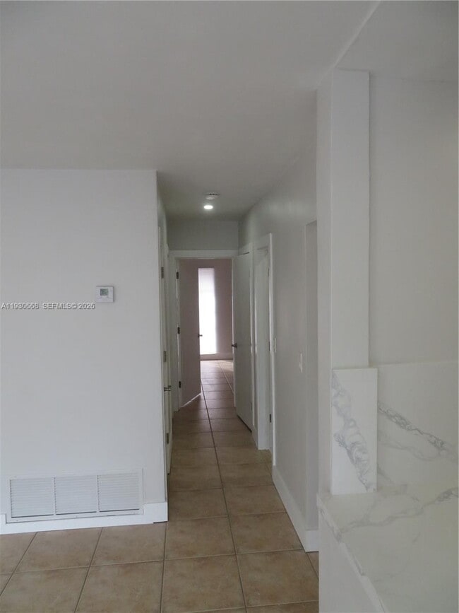 Building Photo - 7328 Miami Lakeway S